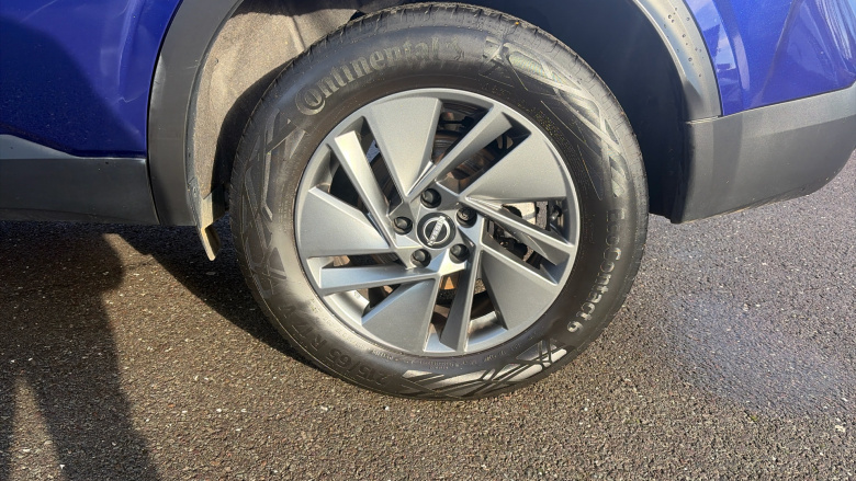 Nissan Qashqai 1.3 DiG-T MH Acenta Premium 5dr Petrol Hatchback